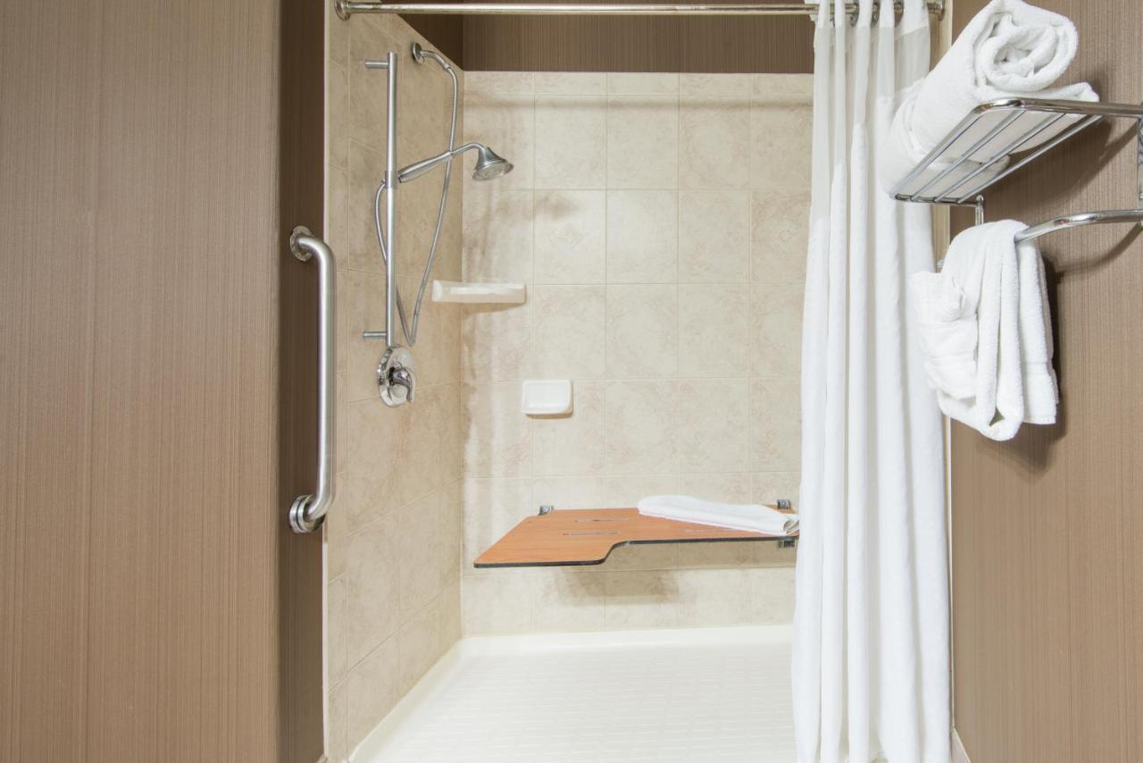 Express & By Ihg 3* Douglas